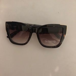 TORRID TORT SUNGLASSES WIDE FRAME